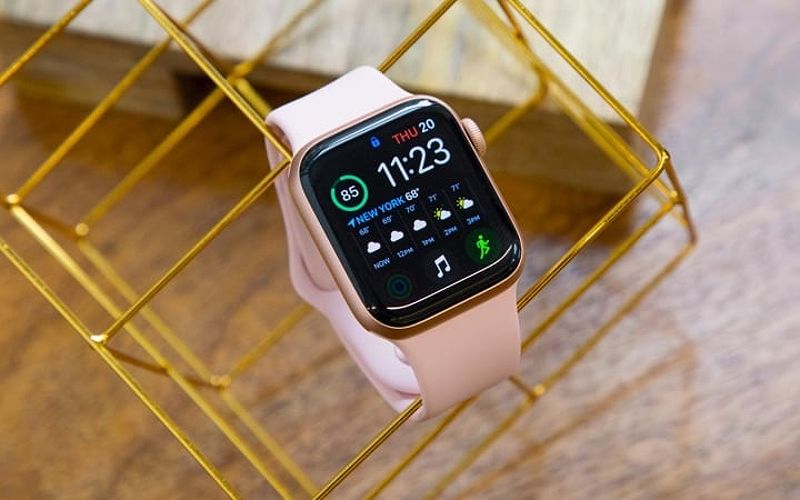 So sánh với smartwatch khác